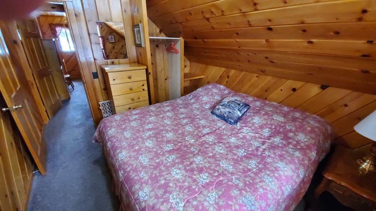 Reverse Creek Lodge June Lake Room photo