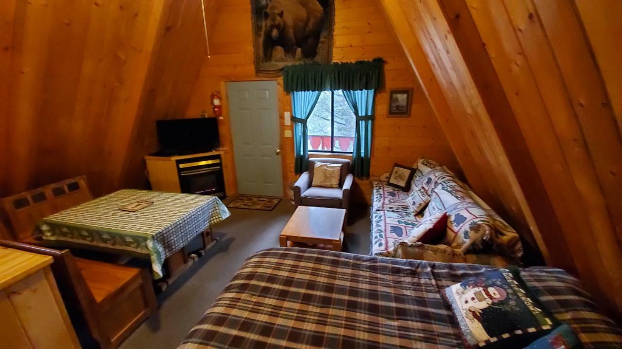 Reverse Creek Lodge June Lake Room photo