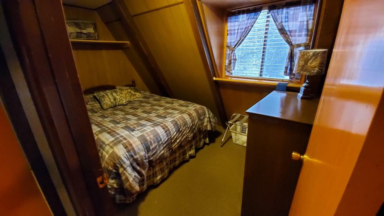 Reverse Creek Lodge June Lake Room photo