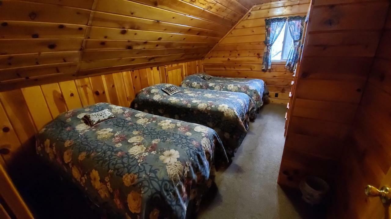 Reverse Creek Lodge June Lake Room photo