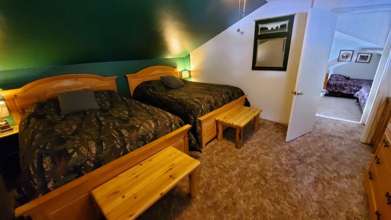 Reverse Creek Lodge June Lake Room photo