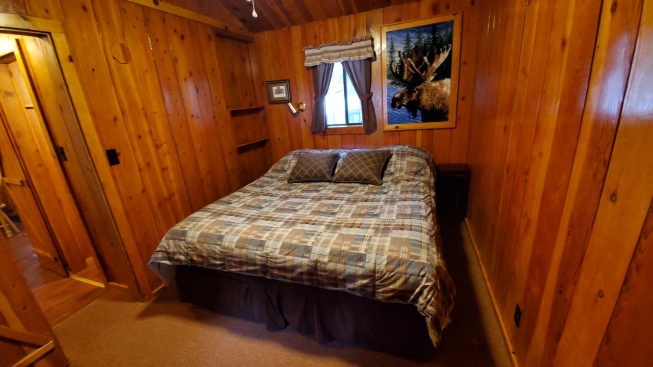 Reverse Creek Lodge June Lake Room photo
